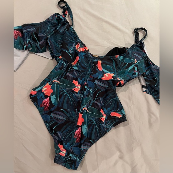 Nicole Miller one piece Swimsuit M - Picture 4 of 4